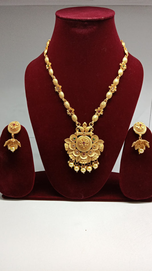 Gold-plated necklace set with  floral design