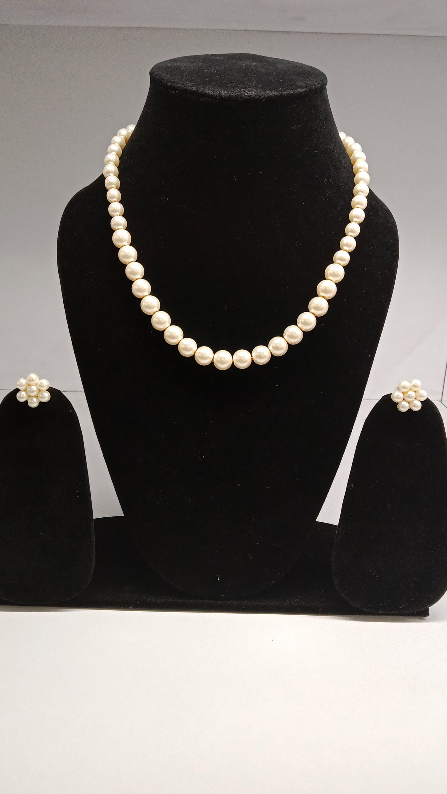 Classic Pearl Necklace